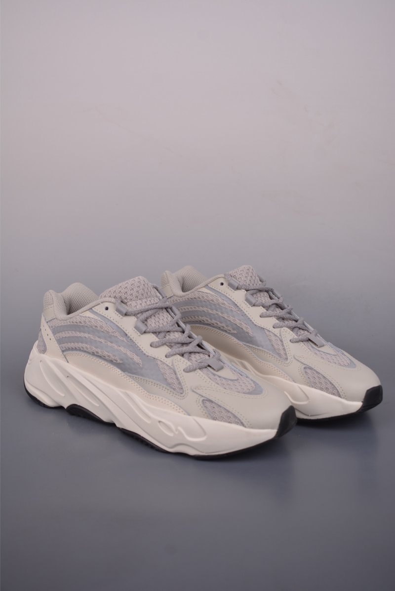 Adidas Yeezy 700 V2 view