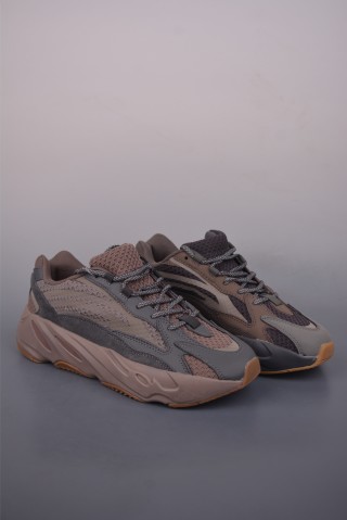 Adidas Yeezy 700 V2 view 9