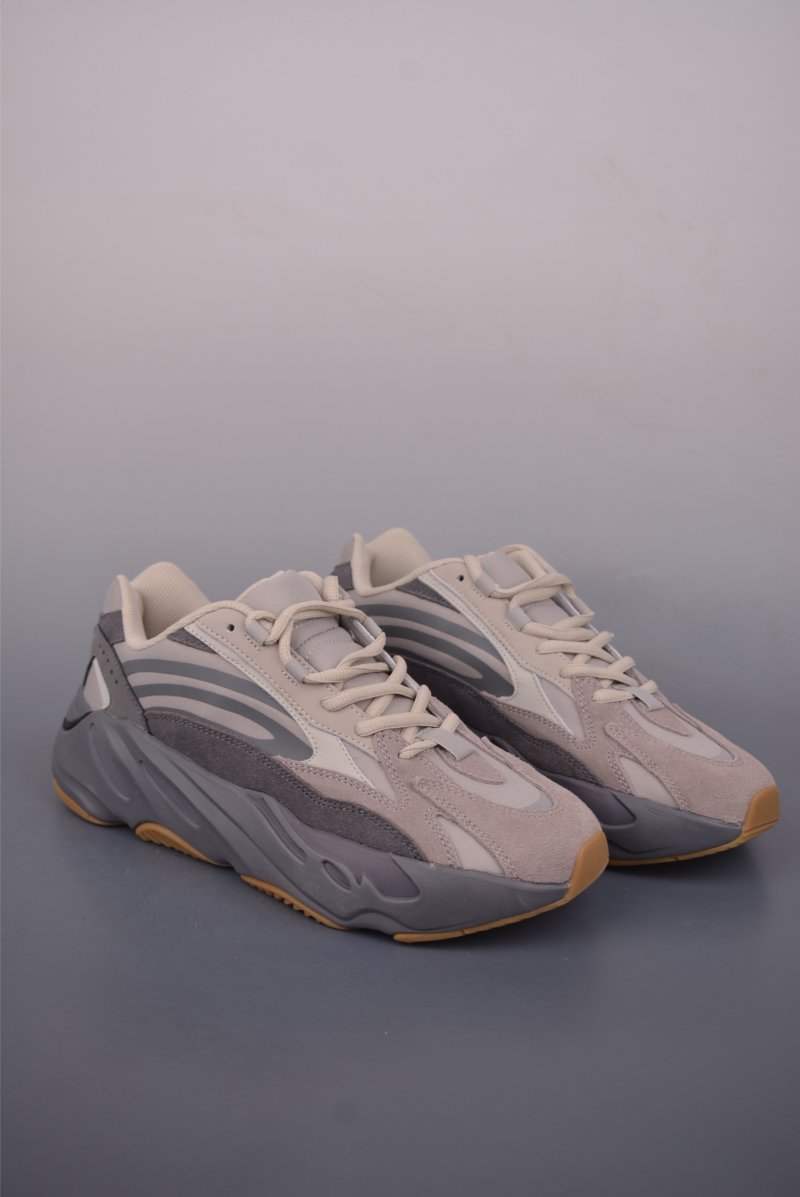 Adidas Yeezy 700 V2 view