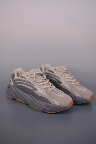 Adidas Yeezy 700 V2 view 10