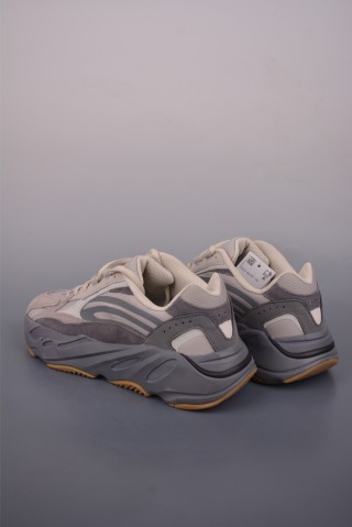 Adidas Yeezy 700 V2 view 11