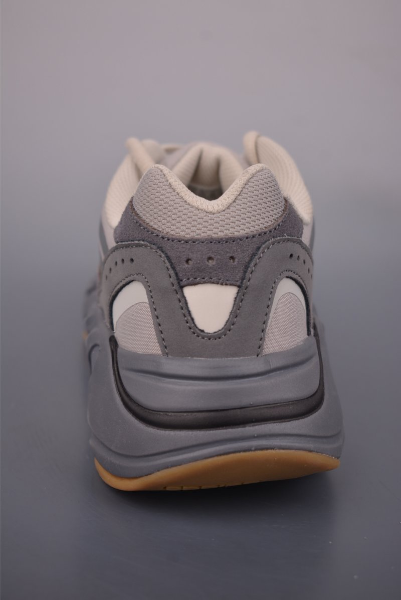 Adidas Yeezy 700 V2 view