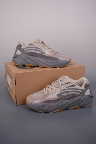 Adidas Yeezy 700 V2 view 14