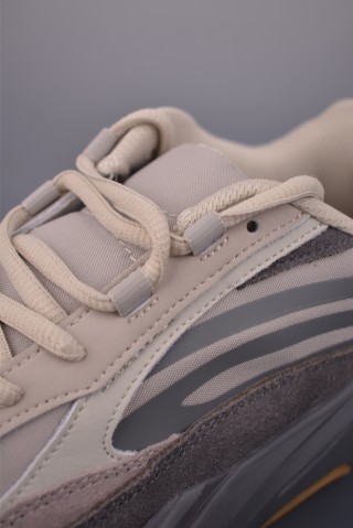 Adidas Yeezy 700 V2 view 16