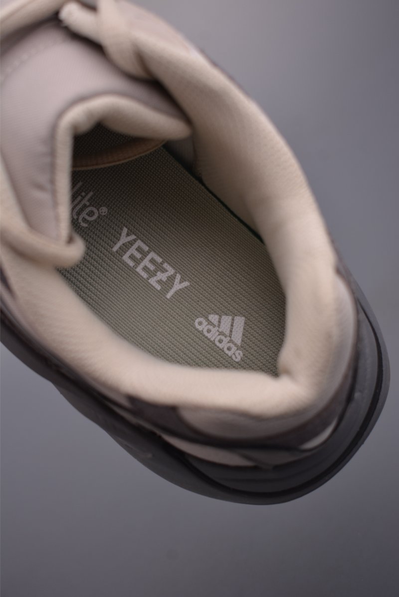 Adidas Yeezy 700 V2 view