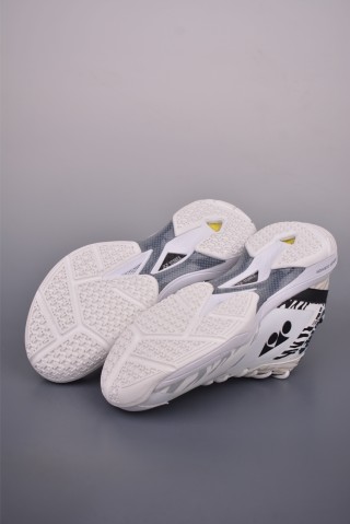 Yonex Power Cushion 65 view 3