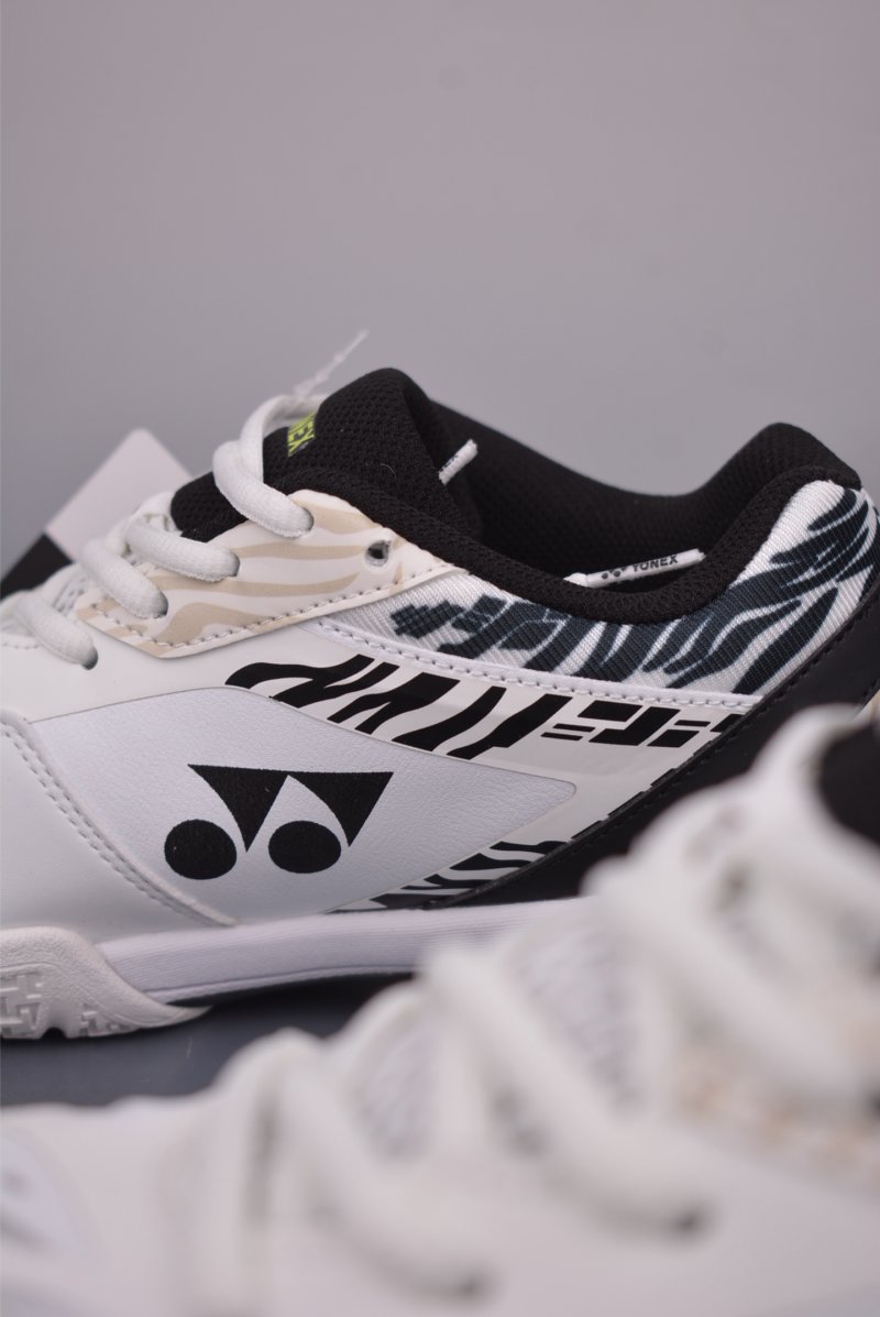 Yonex Power Cushion 65 view