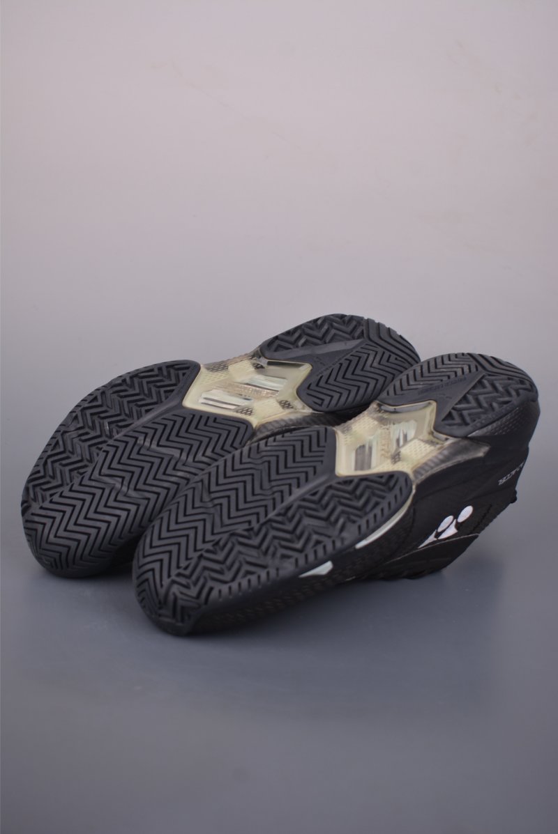 Yonex Tennis Shoe view