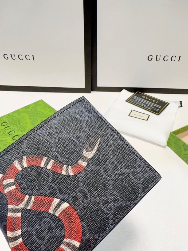 Gucci GG Supreme Bifold Wallet with Snake Print - Black view