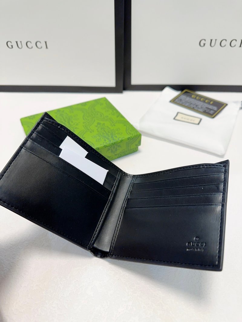 Gucci GG Supreme Bifold Wallet with Snake Print - Black view