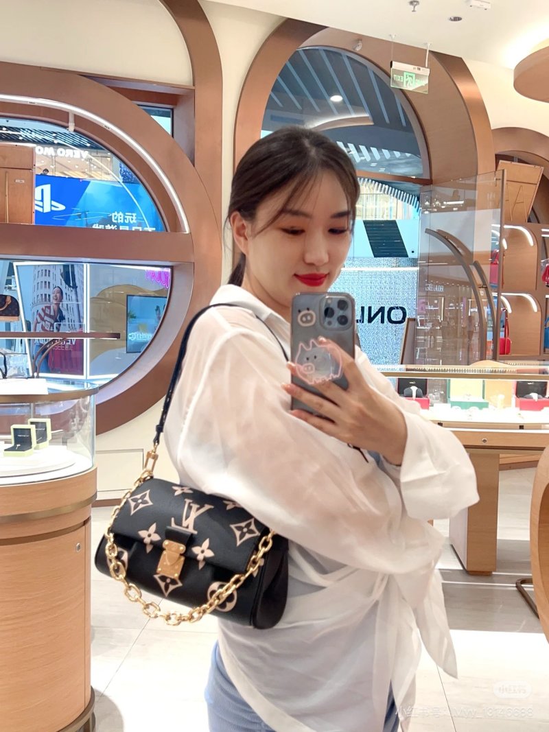 Louis Vuitton Monogram Shoulder Bag Cream Pink view