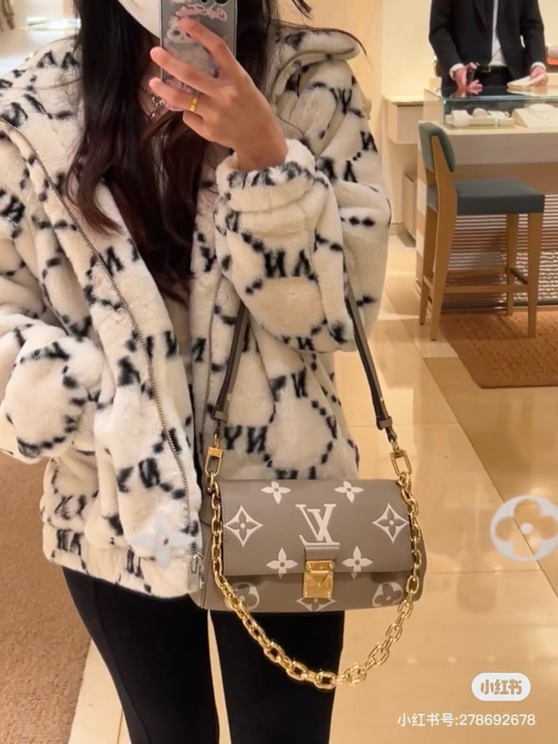 Louis Vuitton Monogram Shoulder Bag Cream Pink view
