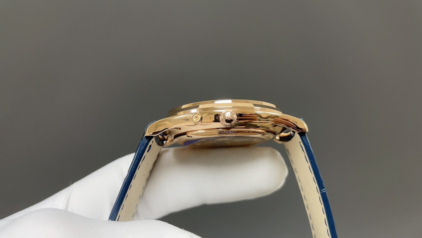 Jaeger-LeCoultre Master Ultra-Thin Moon Phase Gold Blue Dial view