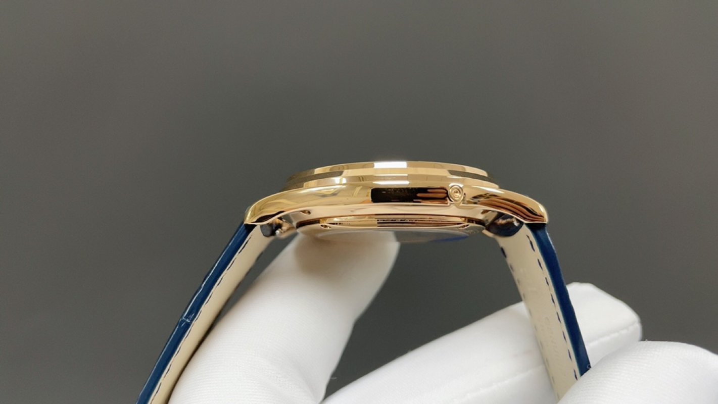 Jaeger-LeCoultre Master Ultra-Thin Moon Phase Gold Blue Dial view
