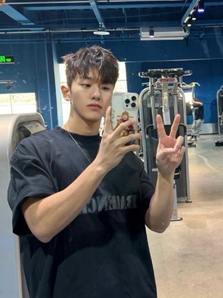 Balenciaga Black Logo T-Shirt view 7