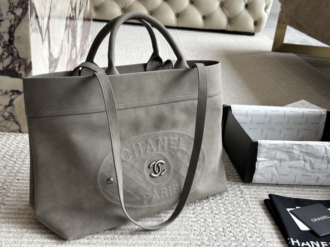 Chanel Vintage Quilted Tote Bag Beige view
