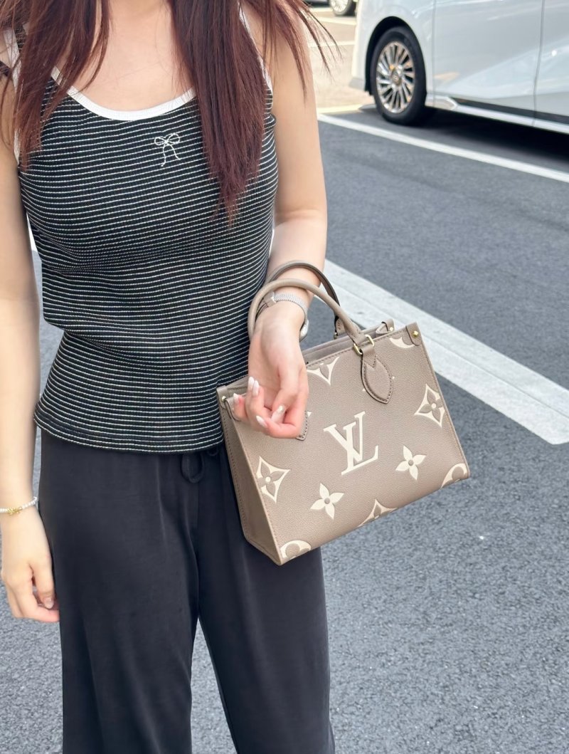 Louis Vuitton OnTheGo Monogram Tote Bag - Beige view
