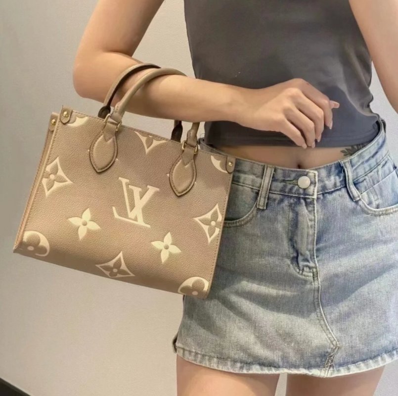 Louis Vuitton OnTheGo Monogram Tote Bag - Beige view