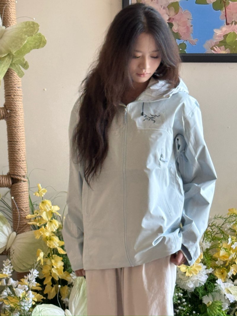 Arc'teryx Beta SL Hooded Windbreaker Jacket - Dawn Blue