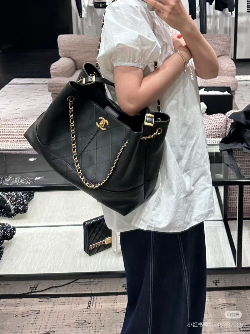 Chanel Black Leather Shoulder Bag with Gold Chain view