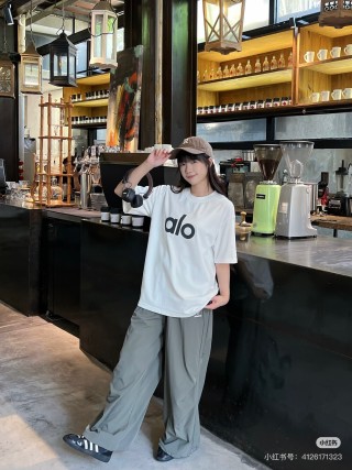 Alo Yoga Logo T-Shirt White view 3