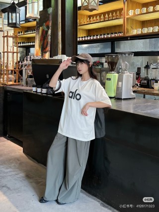 Alo Yoga Logo T-Shirt White view 4
