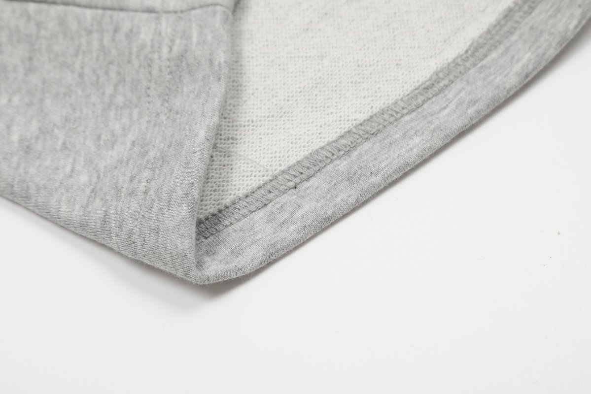 AMI Heart Embroidered Logo Shorts Grey view