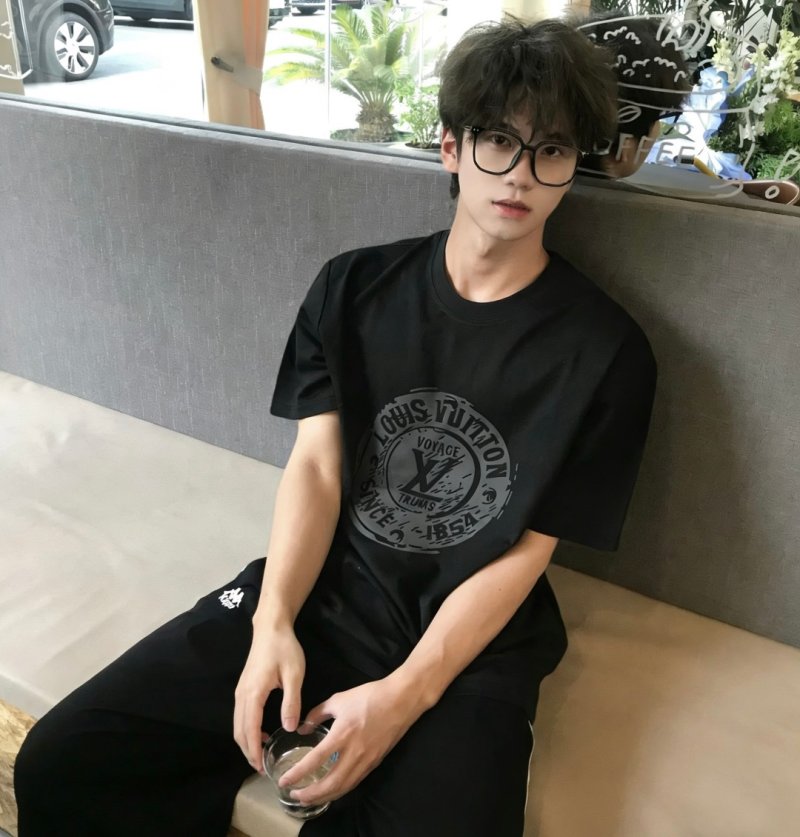 Louis Vuitton Voyage Trunks Circle Logo Black T-Shirt view