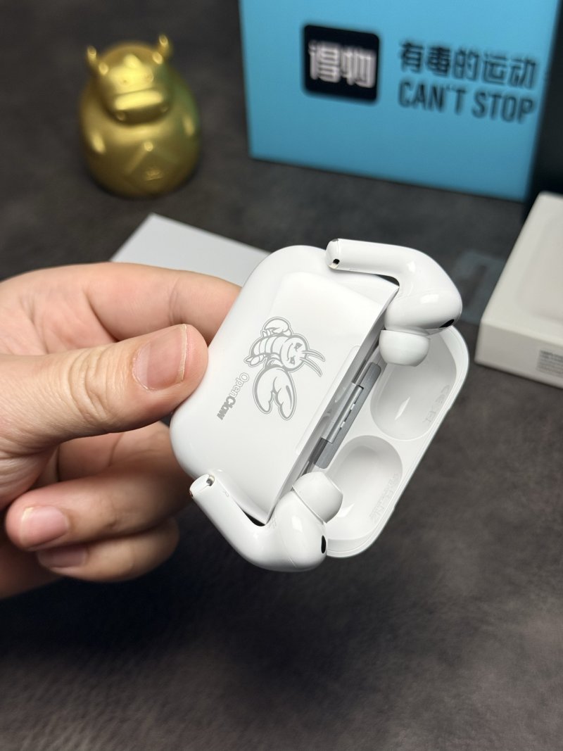 Apple AirPods Pro 3 White Earbuds with Charging Case view