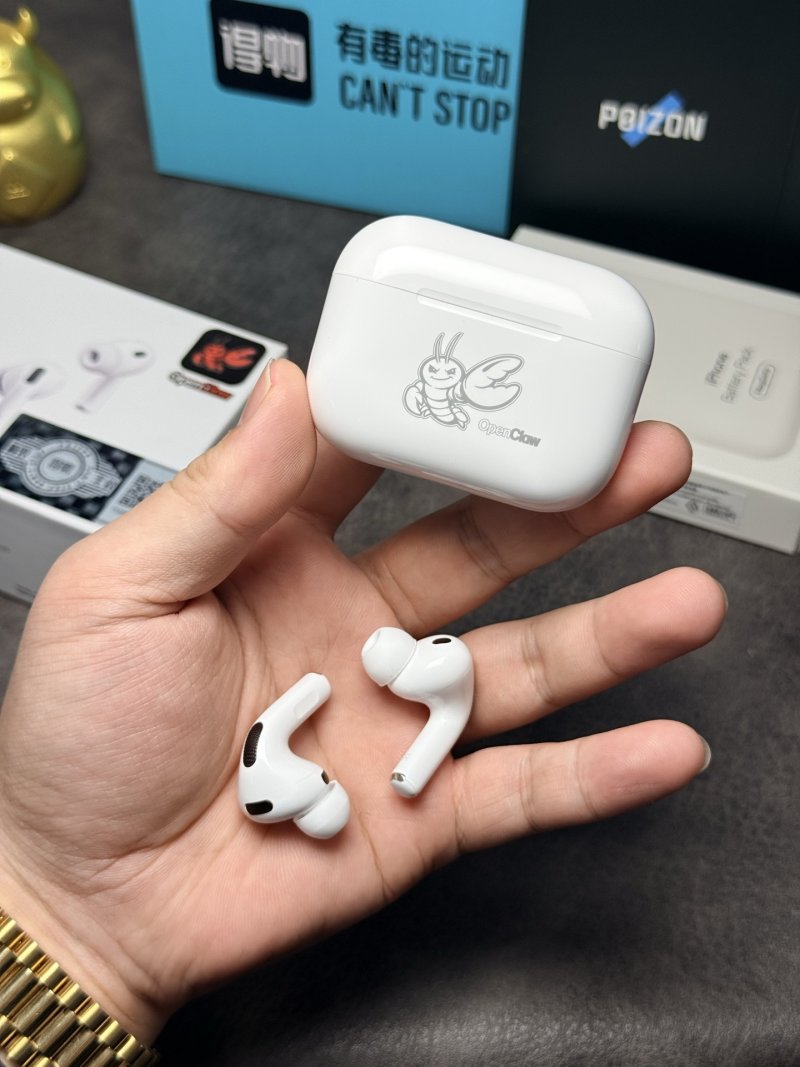 Apple AirPods Pro 3 White Earbuds with Charging Case view
