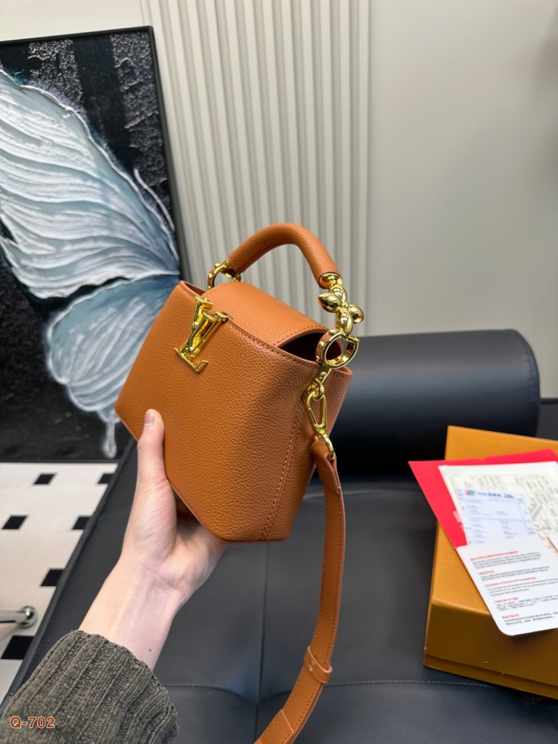 Louis Vuitton Capucines Leather Handbag – Apricot view