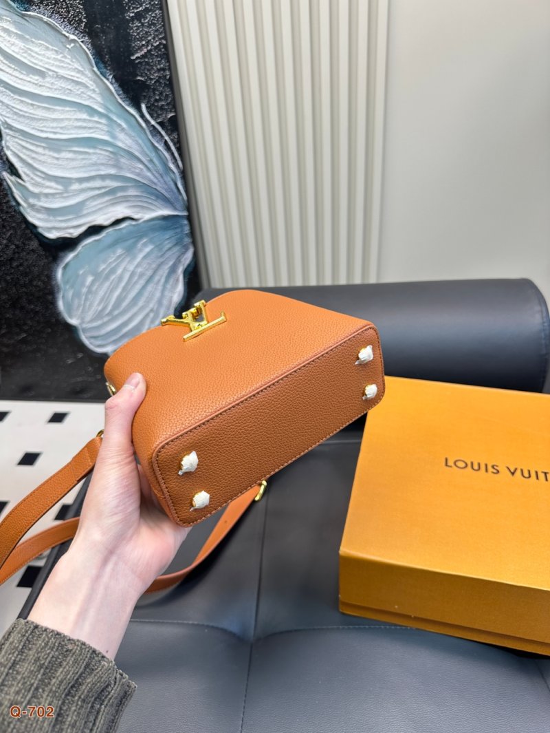 Louis Vuitton Capucines Leather Handbag – Apricot view