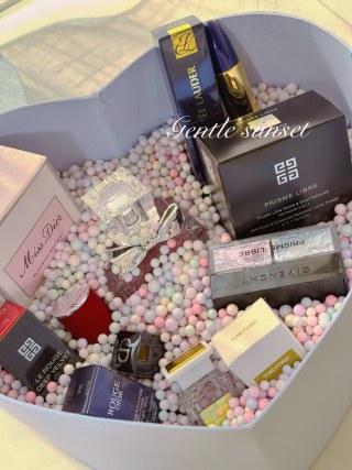 Gentle Sunset Luxury Beauty Gift Set with Fragrance & Cosmetics view 11