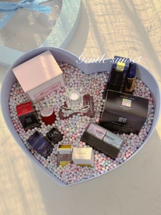 Gentle Sunset Luxury Beauty Gift Set with Fragrance & Cosmetics view 3