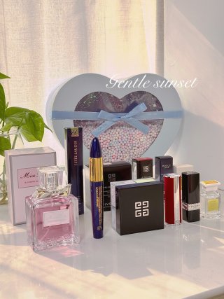Gentle Sunset Luxury Beauty Gift Set with Fragrance & Cosmetics view 8