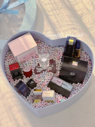 Gentle Sunset Luxury Beauty Gift Set with Fragrance & Cosmetics view 10