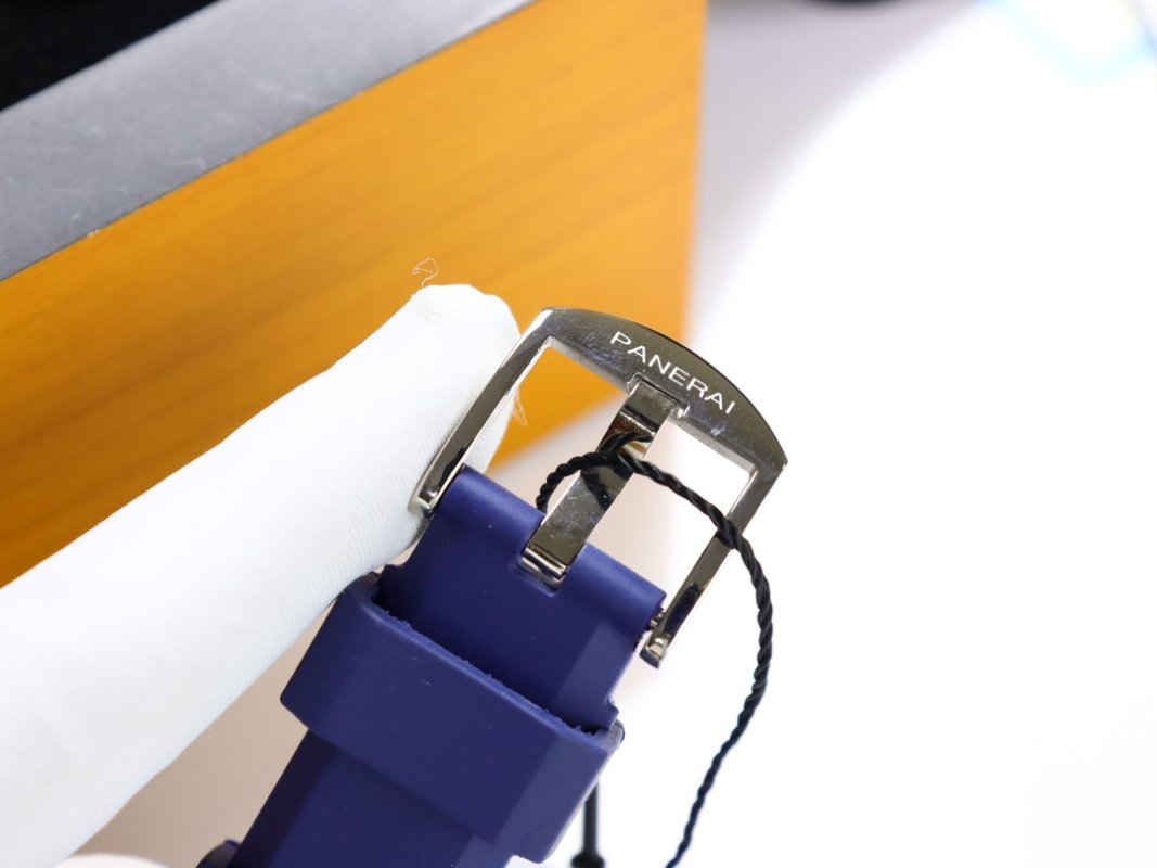 Panerai Luminor Due 42mm Cream Dial Blue Rubber Strap view