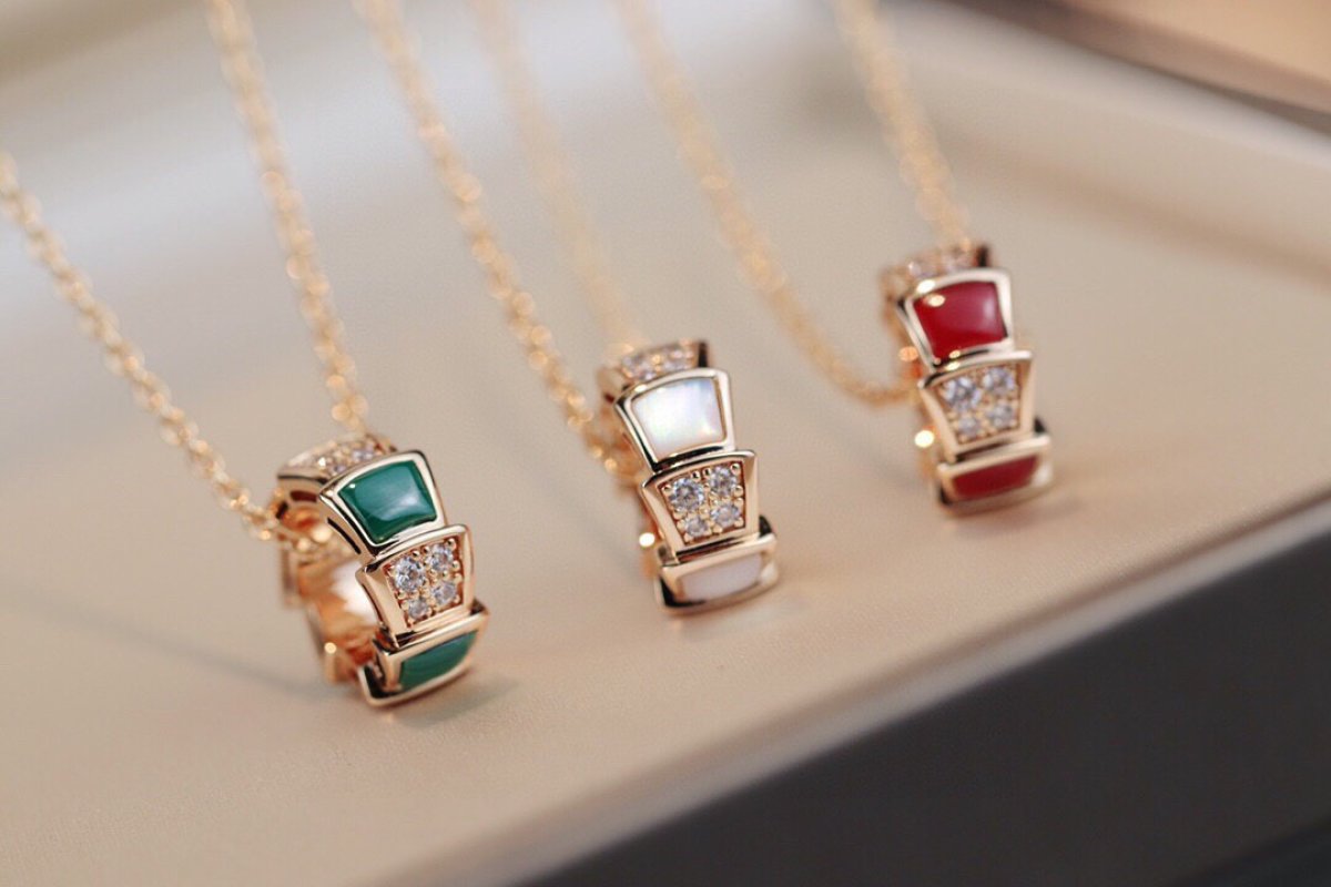 Bvlgari Serpenti Viper Rose Gold Red Carnelian Necklace view