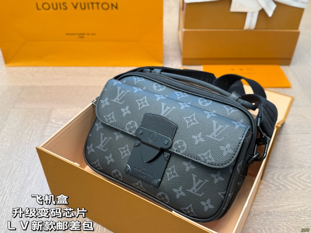 Louis Vuitton Monogram Messenger Crossbody Bag Black