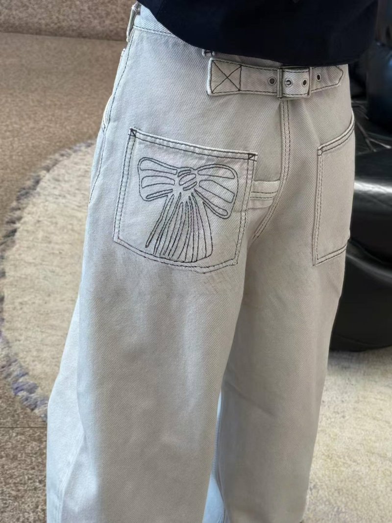 Cream Wide-Leg Jeans with Bow Pocket Embroidery