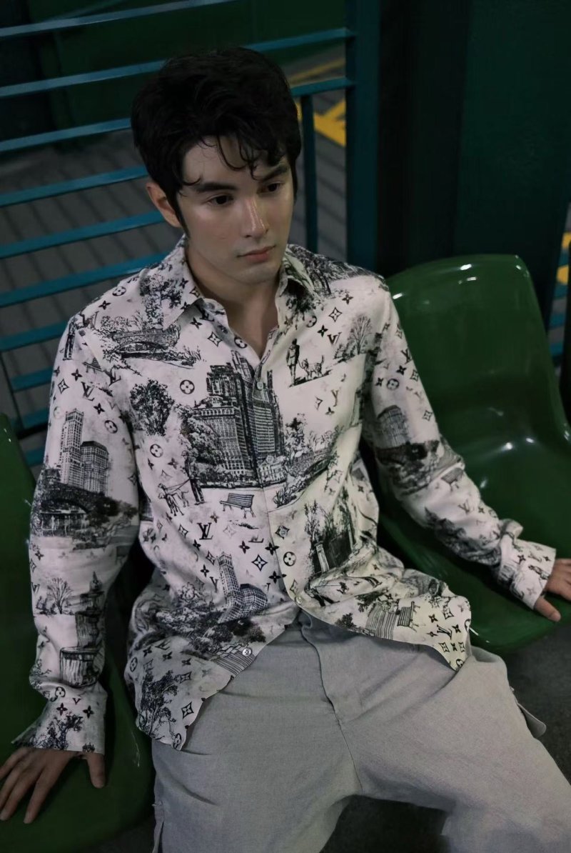 Louis Vuitton Monogram Toile Iconography Print Oversized Shirt Cream view