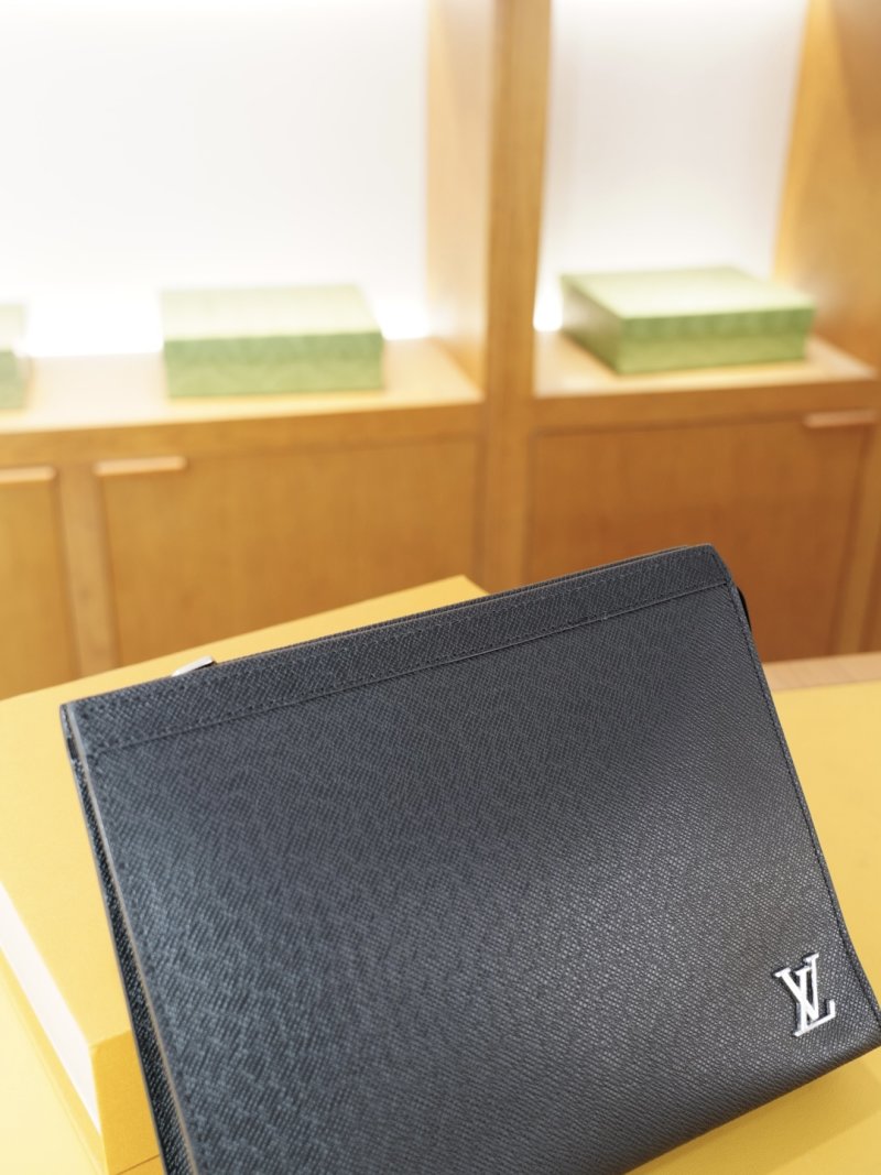 Louis Vuitton Black Leather Clutch Wallet 26x20cm view