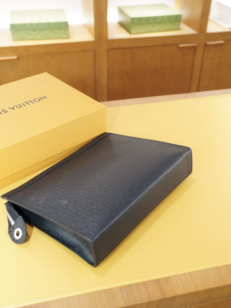 Louis Vuitton Black Leather Clutch Wallet 26x20cm view