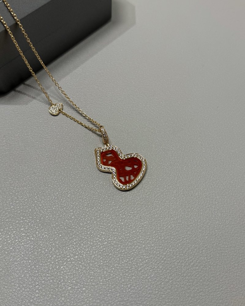 Qeelin Red Agate Lace Gourd Pendant Necklace Gold view