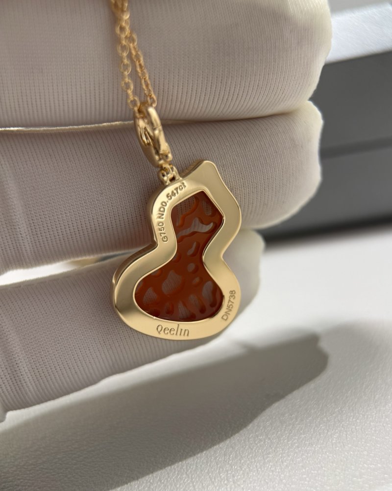 Qeelin Red Agate Lace Gourd Pendant Necklace Gold view