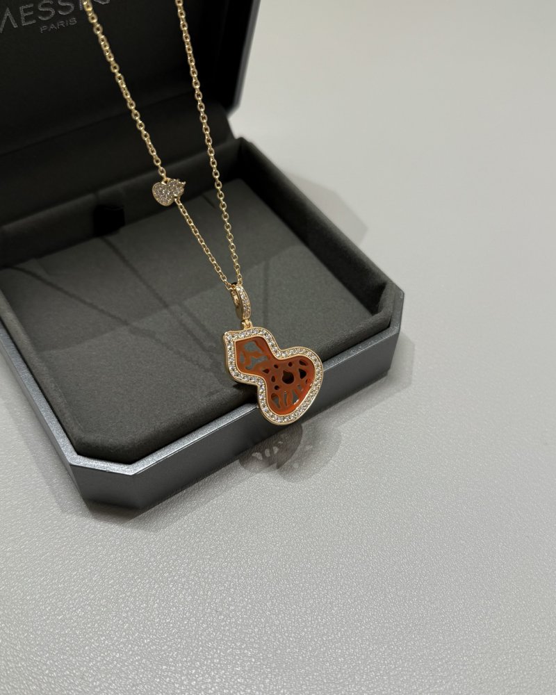 Qeelin Red Agate Lace Gourd Pendant Necklace Gold view