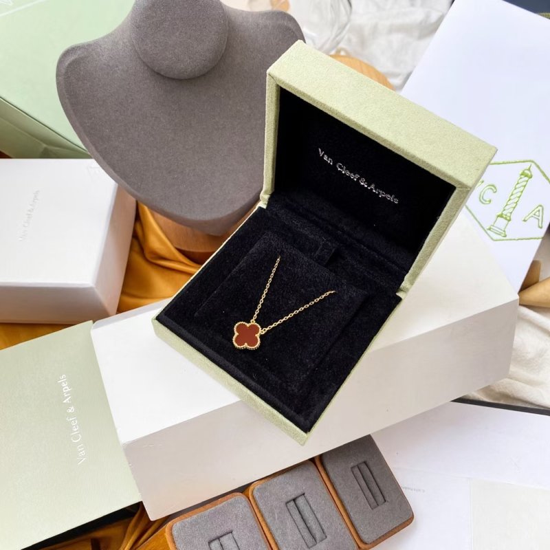 Van Cleef & Arpels Vintage Alhambra Gold Clover Necklace