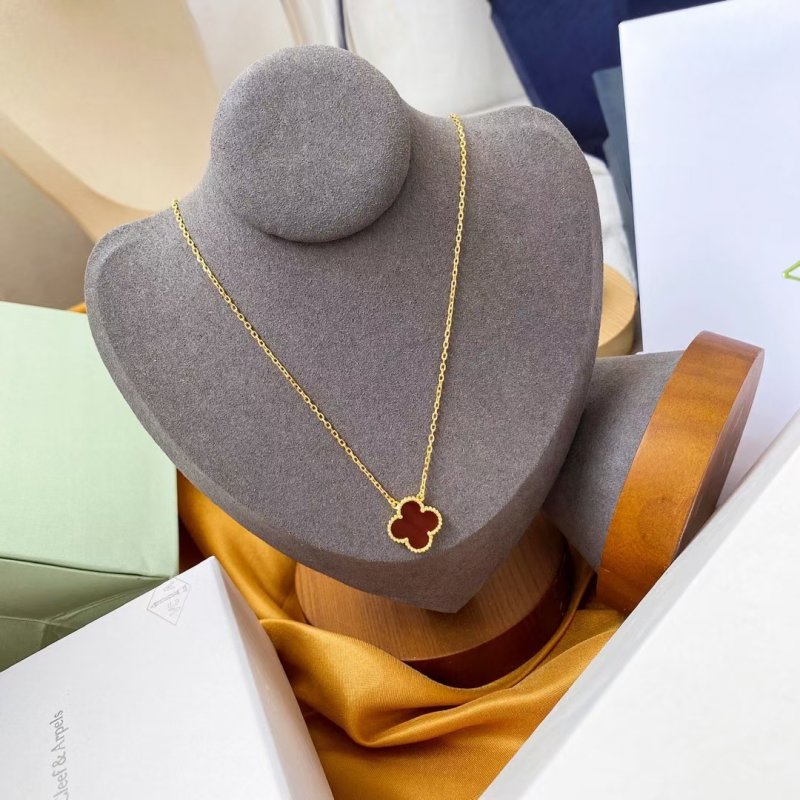 Van Cleef & Arpels Vintage Alhambra Gold Clover Necklace view