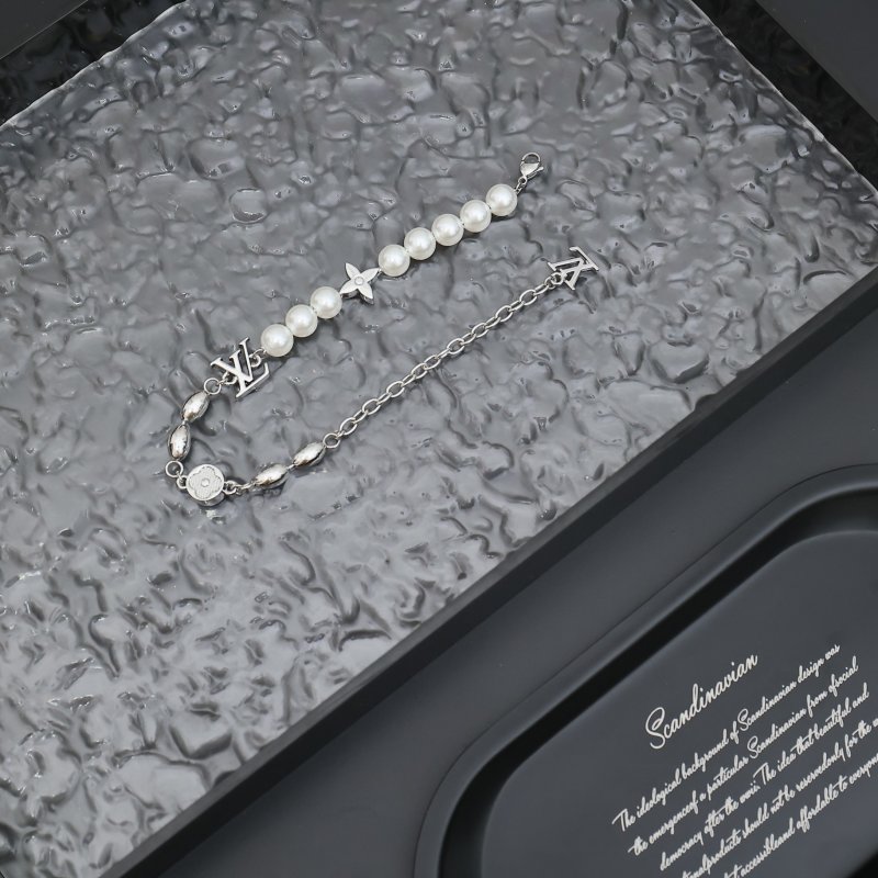 Louis Vuitton Pearls Fusion Bracelet - Silver & White view