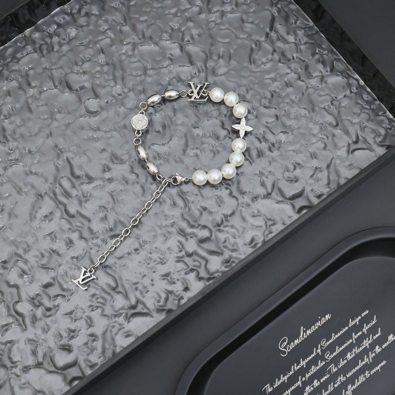 Louis Vuitton Pearls Fusion Bracelet - Silver & White view